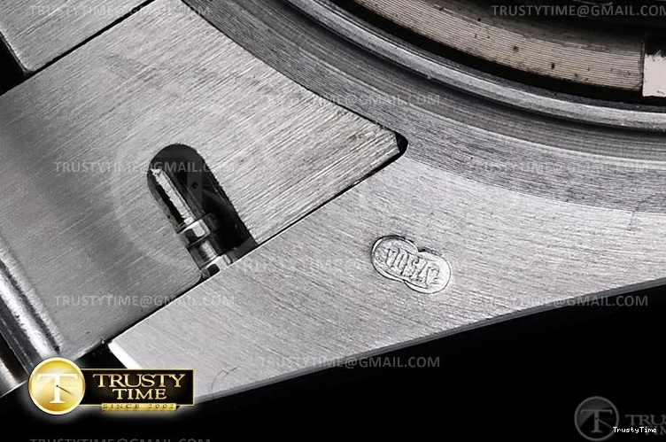 1019 RDD0224F – DayDate 36mm Vibrant 705